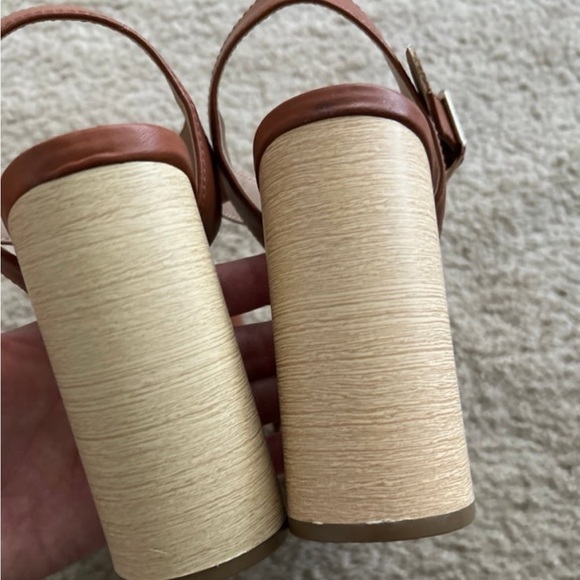 Platform Sandals - Picture 4 of 5